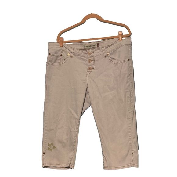 Levi's Beige Capris - Picture 1 of 11